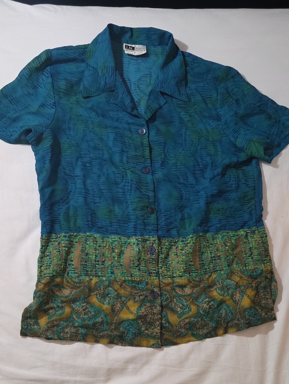 I.N. Studio Teal and Green Short-Sleeve Button-Down Shirt with Patterned Hem